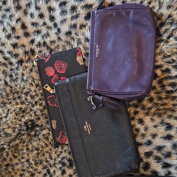 Coach wristlet lot - Picture 9 of 9